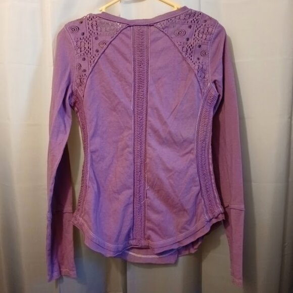 FREE PEOPLE Gold Coast Henley T-shirt Top S Violet Scoop neck Lace trim blouse - Picture 6 of 9